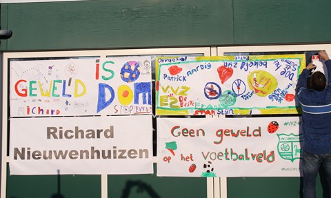 20121208 23 ZonderRespect GeenVoetbal VVZ